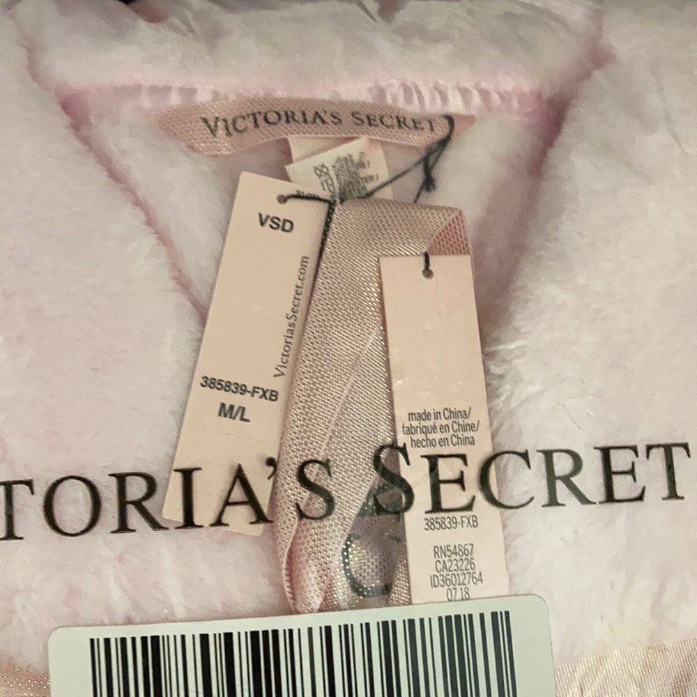 ⛔️SOLD⛔️Victoria Secret Robe - Picture 5 of 5
